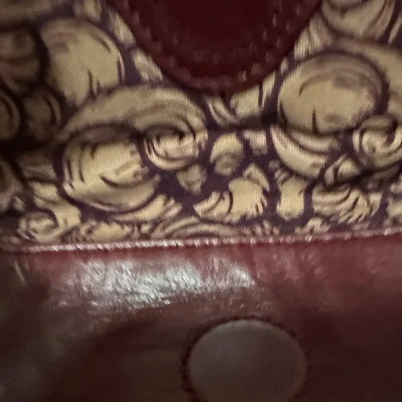 Elegant Burgundy Leather Shoulder Bag - Picture 5 of 8